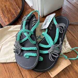 NWT Plaka Hand-Woven Sandals.  Size 7